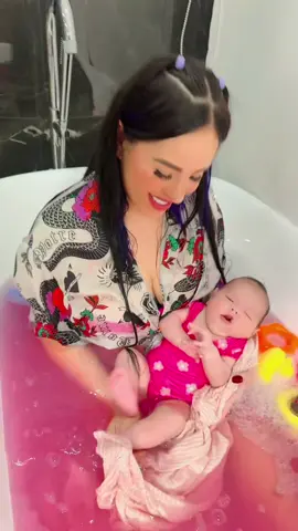 Pase 24 horas dentro del jacuzzi con NASYA!! 😰 me arrepiento porque esta recién nacida.. CORRAN A VERLO YA ESTÁ ARRIBA EN EL MÍO: Karla Bustillos