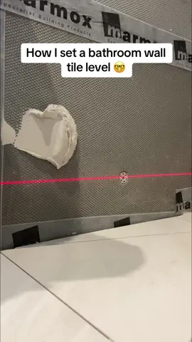 How to set your bathroom wall tiles level 🤓  - - - - - #tiling #tiles #construction #bathroom #satisfying #tiler #tilingwork #fyp #tiktok #tips 