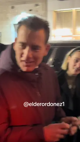 Clive Owen Being really nice signing Autographs for his Fans while leaving Stephen Colbert Show in New York City today. The King Arthur actor also took selfies. (🎥) @elderordonez1  . #cliveowen #actor #matthewmcconaughey #jennifergarner #annehathaway #blakelively #hughjackman #ryanreynolds #jenniferlopez #benaffleck #pretty #beautiful #happy #elderordonez1 #justinbieber #haileybieber #kimkardashian #kyliejenner #fyp #foryoupage #photography  #newyork #selenagomez #taylorswift 
