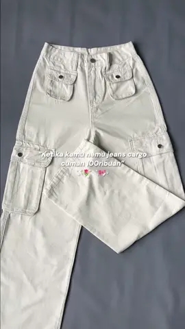 Bahan jeans nya lembut banget. Pdahal tebel tapi ga kaku sama sekali🙏🏻🥹 #racuntiktok #jeans #cargojeans #jeanshighwaist #jeanswanita  