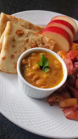 Kifungua kinywa☕️🍳🌅 Chapati za Maji, Maharage, Viazi na Soseji za Kuku na Apple #lolojikoni #breakfastideas #mapishi 