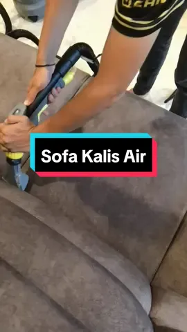 Sofa ni baru je transfer dari rumah lama ke rumah baru.  Maklum la kalau naik lori, mesti berdebu, habuk kan.  Nak kena deep clean satu kali dulu.  #puzzilah #karcher #deepcleaning #steamcleaning #satisfying 