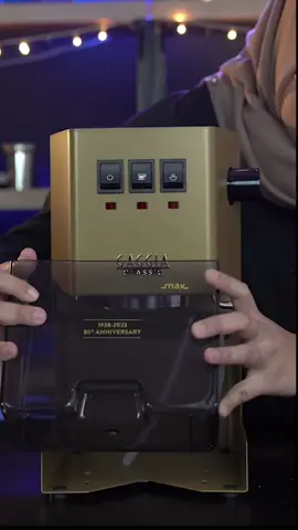 ASMR Unboxing Gaggia Classic Evo Pro.  Apa pendapat korang?  #coffeemachine #espressomachine 