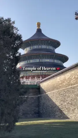 “Kuil Surga” atau biasa yang disebut “Kuil Langit” ini, merupakan salah satu tempat wisata yang wajib dikunjungi ketika teman2 datang ke Beijing 🇨🇳. Tempat ini juga sering disebut sebagai tempat wisata ikonik yang ada di Ibu kota China ✨. Btw, ada yang tahu gak guys, kok tempat ini bisa disebut “Kuil Surga” atau “Kuil Langit” 🤔? #SandyInChina #TempleOfHeaven #TianTan #TempleOfHeavenBeijing #TempleOfHeavenPark #KuilSurga #KuilChina #KuilBeijing #WisataChina #RekomendasiWisata #TravelingChina #KehidupandiChina #StudyinChina #StudyAbroadChina #KuliahLuarNegeri #AkudiChina #AllAboutChina #ChinaUniversity #UniInChina #KuliahdiBeijing #JalanJalandiChina #ChinaVibes #ChinaLife #BeijingLife #ChinaTravel #Fyp 