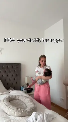 Ist wahrscheinlich diese zarte Stimme die ihn beruhigt 🥹@pasports #baby #3monthsold 