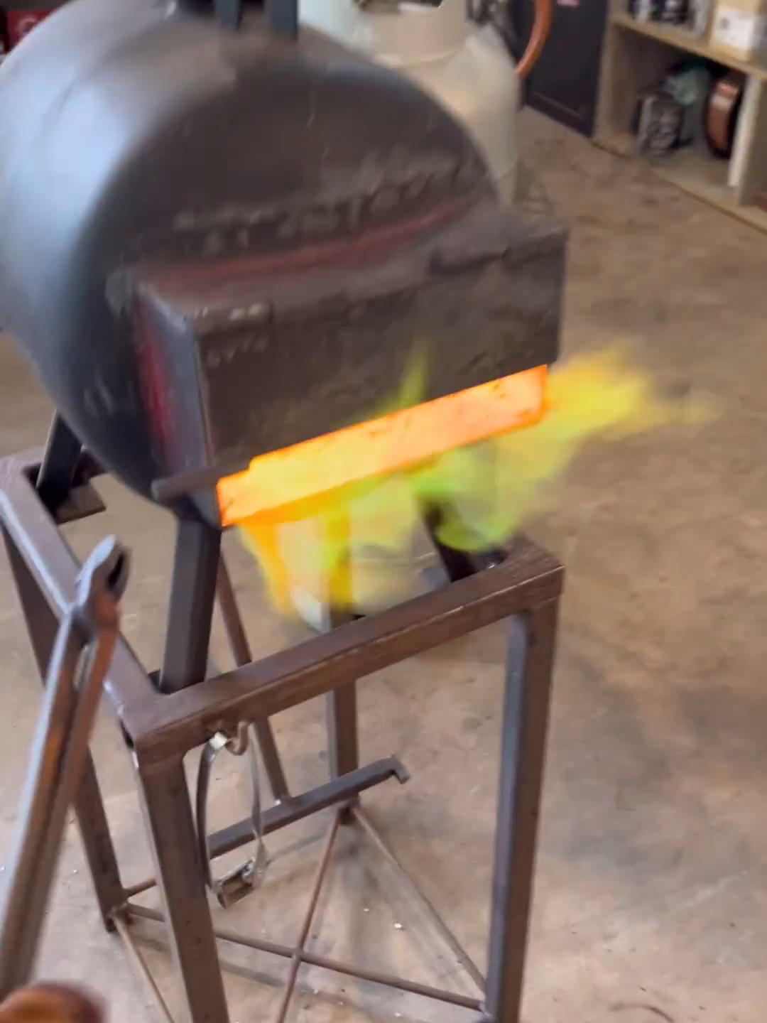 Making art from rusty horseshoes! 🐴 (TT🎥: @jt_sculptures ) #Unreel #Extreme #Arttok #Metalwork #Welding