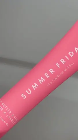 it smells SO good😍🩷  @Summer Fridays  #summerfridayslipbalm #summerfridayslipbutterbalm #summerfridays #lipproducts #SelfCare #sephora #sephoramusthaves #pinksugar #pink #lipoil #lipbutterbalm #lipbutter #fyp 