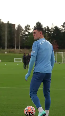 Las Skills de @philfoden. • • • #lujos #jueguitos #toques #freestyle #philfoden #manchestercity #PremierLeague #tgfuy #todogolof #todogolofuy 