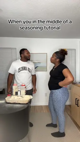 Seasoning tutorial 🍗 #couple #fyp #chicken #tutorial #couplestiktok #foryou #funny #humor #reaction #seasoningthatchicken #Relationship #relatable #couples 