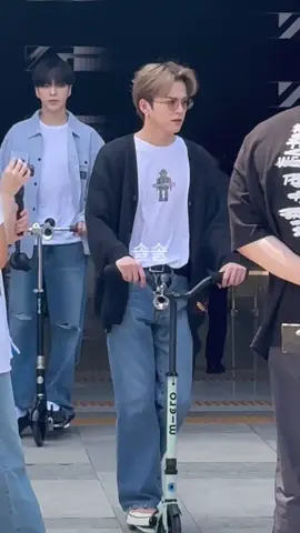 มีอะไรน่ารักกว่านี้มั้ย 😭 #treasure #asahi #jaehyuk 