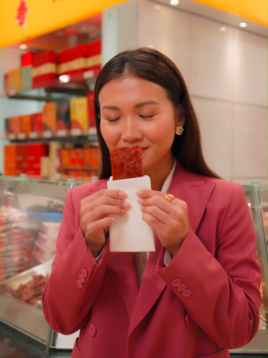 😋Follow @caitofalltraits as she picks out LNY snacks and thoughtful gifts for her family at Food Hall & Takashimaya Square, B2!🧧 #takashimayasg #TakaLNY2024 #lunarnewyear #chinesenewyear #orchardroad #shopping #shoppingmall #shop #lny #cny #food #foodie #snacks #sgfoodie #cny2024