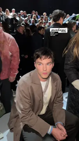 #nicholashoult au défilé @Dior à Paris ✨✨✨ #TikTokFashion 