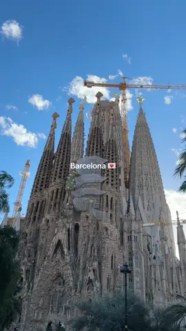 Ily bcn 🫶🏼💌 #barcelona #barcelonatravel #visitbarcelona #barcelonaspain #spanishcities #citytrip #barcelonatraveltips #traveltips #travelcontentcreator #contentcreator #travel #fyp #fy 