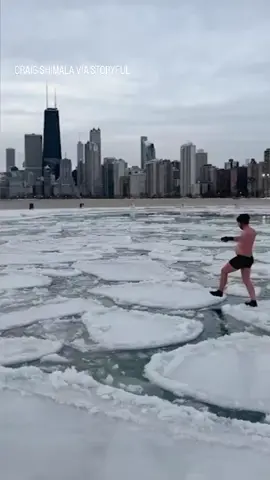 A Chicago man braved the sub-zero wind chill on Wednesday, strolling along pancake ice patches on Lake Michigan in swimming trunks. (DO NOT TRY THIS AT HOME). #news #fyp