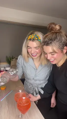 Come make Aperol Spritz with us 🍹✨ #twins #aperolspritz #twintalk #life #fyp #foryourpage #funny #viral #twinsisters #sister #nofilter #chat #talk #cocktails #twinsoftiktok #cocktailtok 