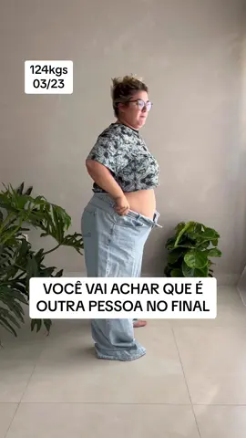 Em 10 meses passei pela maior transformação da minha vida! Foram 46kgs eliminados. 🦋 20/03/2023 método Sleeve Peso inicial 124kgs Peso atual 77kgs