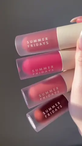 Guys these new @Summer Fridays lip oils... im in love 💗🤎 #summerfridays #summerfridayslipbalm 