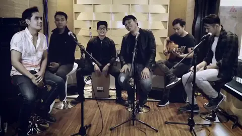 'ku kan setia padamu... Satu cinta hanya untuk kamu saja, satu cinta takkan terbagi dua 🎶 Happy weekend ❤️ #hitungancinta  #aveilir7  #dyrgadadali  #chevrapapinka  #jovanasbak  #musikindonesia  #tiktokmusic  #satucintahanyauntukkamusaja  #kesayangan  #Abang@ISTIQOMAH🥰🥰🥰  #❤️  #🎧 