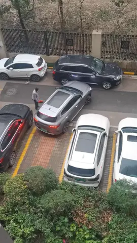 How to get out of this parking spot #car #driving #how 