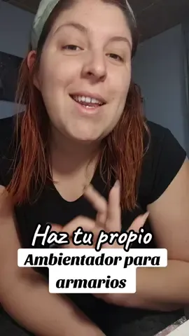 ¡Prepárate para transformar tus armarios en el paraíso de las fragancias con este truco increíblemente sencillo! 🌈✨ Despídete de los malos olores y da la bienvenida a un mundo de frescura con esta fórmula secreta para ambientadores caseros. 🕯️👚 Imagina abrir tu armario y sentirte transportado a un spa de lujo, ¡todo gracias a unas velas aromáticas y bolsas de tela! 💆‍♀️💫 🎉🌟 Primero, elige tus velas aromáticas favoritas. ¡Sí, esas que te hacen soñar despierto con playas tropicales y bosques encantados! 🏝️🌲 Luego, coloca cada vela dentro de una bolsa de tela, como si estuvieras preparando pequeños regalos perfumados. 🎁🕊️ ¿Y la parte más divertida? Cuelga estas bolsas mágicas en tu armario como si fueran adornos VIP. Ahora, tus prendas disfrutarán de un tratamiento aromático exclusivo. ¡Es como tener un desfile de moda perfumado todos los días! 👗🌬️ ¡Únete a la revolución de los armarios perfumados y comparte tu experiencia! ¿Cuál es tu fragancia favorita para tus prendas?  ¡Hagamos que nuestros armarios huelan mejor que una tienda de perfumes de alta gama! 🌺🛍️  #mamablogger #truco #limpieza #orden #tutorial #trucodelimpieza 