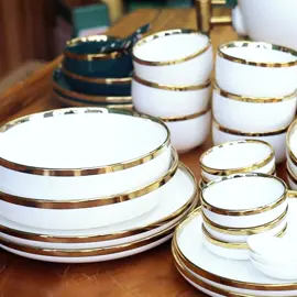 Bộ bát đĩa 32 món viền vàng được làm từ chất liệu gốm sứ cao cấp, bền, đẹp, tráng men sáng bóng, an toàn tuyệt đối bảo về sức khỏe gia đình bạn.#xuhuong #trending 