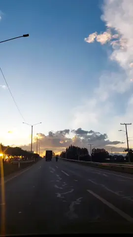 #viraltiktok #tristeyconfundido #jorgeoñate #vallenatosromanticos #vallenatocortavenas #Musicavallenata #atardecerencarretera  #atardecer #madridcundinamarca #Colombia 