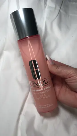 The unsung hero of the Moisture Surge franchise- Moisture Surge hydro infused lotion. Replenishing watery lotion that instantly plumps the skin for a refined luminous glow #moisturesurgelotion #essance #moisturesurge 