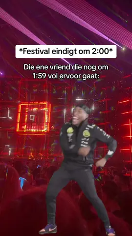 Wie van jouw vrienden staat er ook altijd zo bij 👇🏼 #ravememe 