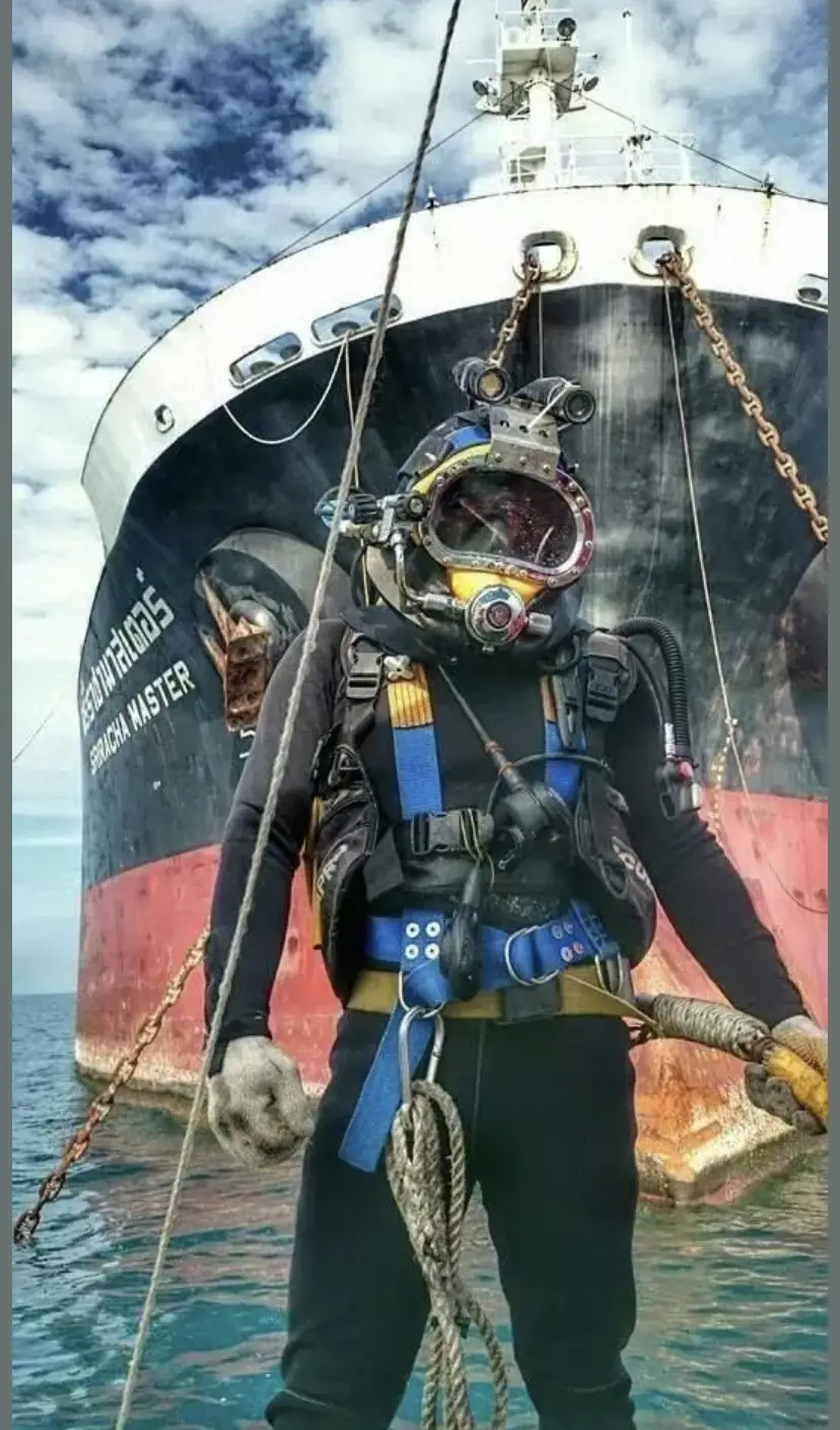 The most dangerous job in the world : underwater welding #weldtok #welding #sea #dangerous #northsea 