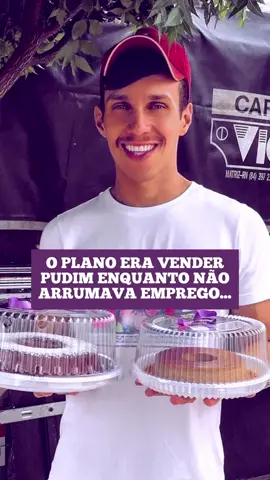 O que era pra ser algo temporário, ficou um negócio próprio 💜 Lembro das inúmeras vezes que tentei desistir no caminho… e se eu tivesse parado? Não chegaria até aqui. Só tenho a agradecer ao pudim por abrir portas para mim!  #pudim #pudimperfeito #pudimtradicional #pudimdeleitecondensado 