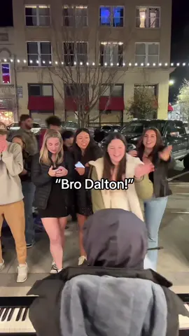 @Dalton Hicks went crazy for Sweet Home Alabama 🔥🔥 #fyp #fypシ゚viral #viral #pianotok #country #countrymusic #sweethomealabama #streetperformer #uga #college #fup 