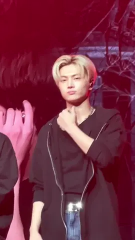 prettiest man with blonde hair, he’s SO much more handsome irl…  #jay #enhypen #jayenhypen #parkjongseong 