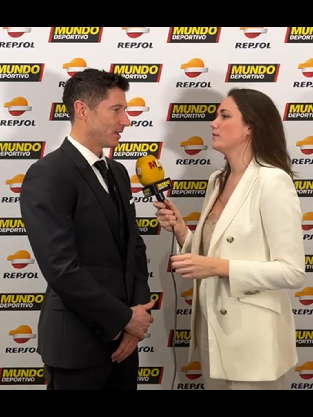 ⭐️ Robert Lewandowski, premiado en la #GalaMD #lewandowski #rl9 #robertlewandowski #fcbarcelona #barcelona #barça #barçaontiktok