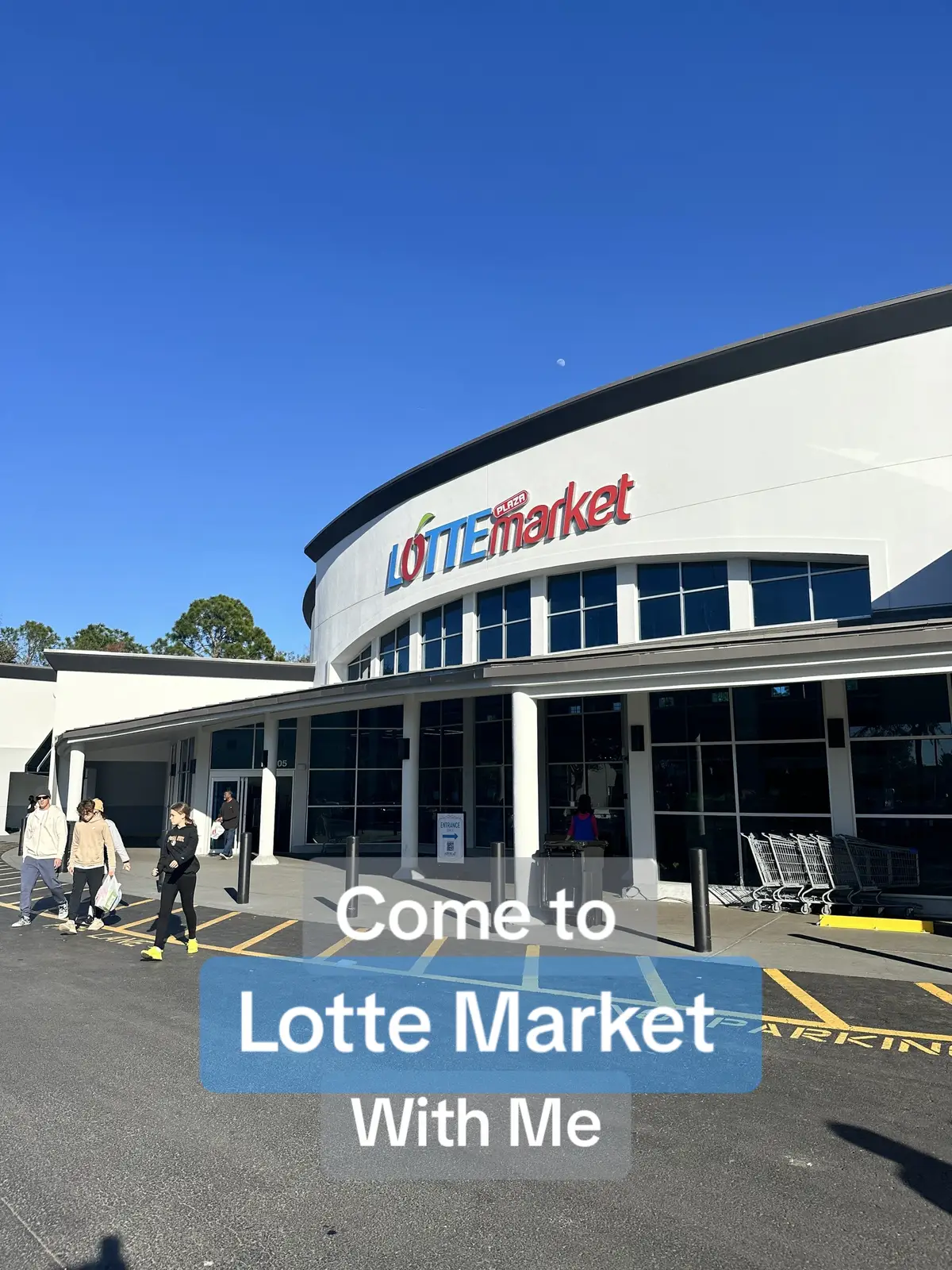 When I tell you this store was PACKED!  #Lifestyle #lifestyleblogger #groceryshopping #groceryhaul #lottemarket #lottemarkettampa #honeybutterchips #touslesjours #touslesjoursbakery 