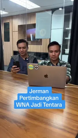 Jerman pertimbangkan warga negara asing bergabung menjadi tentara Jerman atau “Bundeswehr”. Digadang-gadang, hal ini bisa mempermudah proses mendapatkan status kewarganegaraan. Jerman telah lama mengalami kesulitan dalam merekrut anggota baru. Menhan Boris Pistorius pun menyambut baik gagasan tersebut. #dwnesia #Jerman #Bundeswehr #Tentara #WNA #UniEropa #NATO