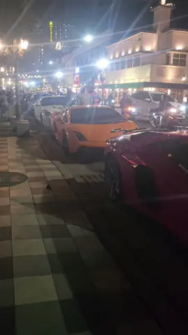 Night meet at Tunjungan #spotted #supercar #sportcar #jdm #surabaya #cars #tunjungan #carmeet #lamborghini #nissan #porsche 