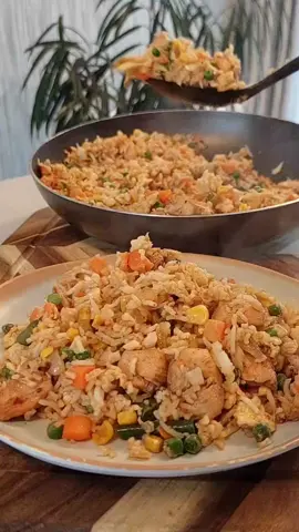 #chicken #friedrice #asmrsounds #FoodLover #quickrecipes #tiktokcooking #tokfood 