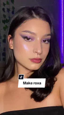 ✨Maquiagem roxa sem complicações usando apenas 1 paleta da @Kaleidos Makeup Produtos usados: •Paleta quádrupla: Twilight Rush •Blush: angel wing •Symphony Contour Trio: light •Iluminador: Moon Cruiser •Untamed Glow Glossy Lip Glaze: Hot Pursuit #kaleidosmakeup 