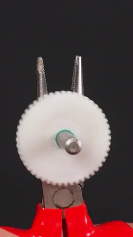 Here's how you can DIY a plastic gear! ⚙️
