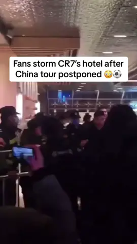 Fans tried to catch a glimpse of Cristiano Ronaldo after announcing Al-Nassr’s China tour is postponed. 👀 (Via TW/bt3) #cr7 #cristianoronaldo #ronaldo 