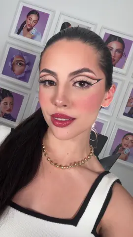 Recree el look de ariana grande💕🤭 no me quedo tan igual porque tenia que subir mas el difuminado y el corte pero igual lo ame😎 #arianagrande #arianagrandemakeup #yesand #yesandarianagrande 