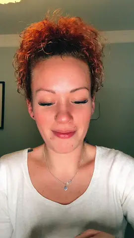 Quand ton homme commente ta routine 😂😂 #drole #couple #gold #droles #makeup #droles #homme #routinesoin #commente #reaction #medium #voyance #voix #energie 