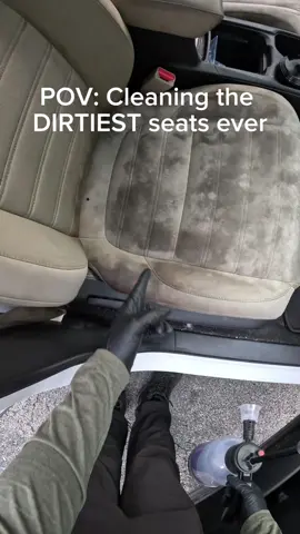 Wow i had never seen seats like this before 🫣 what do you think? #cardetailing #dirtyseats #carwash #viral #dirtycar #carsoftiktok