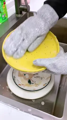 Stainless steel cleaning gloves#goodthingstoshare #kitchengadget #kitchenessentials #homegadget #satisfying #smallbusinessmalaysia #tiktokshop 