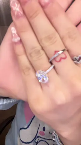 these are the most beautiful rings ever! #fyp #tiktokshop #moissaniterings #moissaniteengagementring #moissanitejewerly #beautifuljewellery #beautifulring 