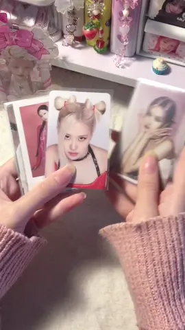 Bả vừa lồng tiếng vừa run, trời lạnh quá i☃️❄️|buyer @˙✧˖°  𝐁ố𝐧𝐠 ⋆｡˚꩜ #xh #xuhuong #foryoupage #viral #fyp #blackpink #rosé #jennie #jisoo #lisa #packingorders #packing 