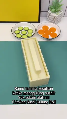 Kamu merasa kesulitan ketika menggulung Sushi Roll? Coba gunakan Cetakan Sushi Gulung Roll ini! Tinggal masukan bahan-bahan untuk Sushi, tutup cetakannya, kemudian iris-iris melalui setiap celah cetakannya. Simpel & estetiquee bukan? Yuk buruan order sekarang! #sushiroll #cetakansushi #peralatandapur 