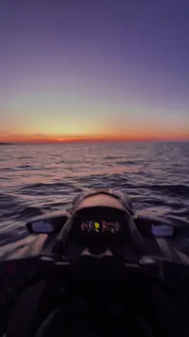 🌅🌅🌅 #melbourne #trending #jetskivideos #jetskitiktoker #jetskiworld #rxp300rs #jetskilife #jetskiing #jetskiworldtk #jetski #seadoolife #trending #fyp #fypシ #rxp300 #foryou #viral #viralvideo #sunset #sun 