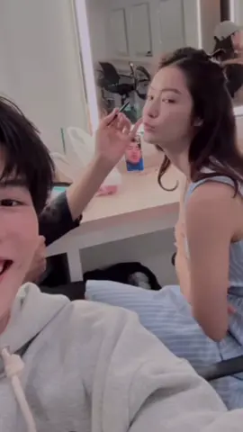 Pertanyaannya : ngapain vc smbil nungguin namtan makeup? Jangan2 yg real MarkNamtan awokakkk #markpakin #namtan 