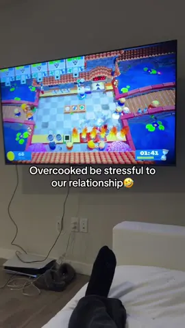 This game is so stressful 🤣 #couple #relationshipgoals #fyp #overcooked2 #overcooked 